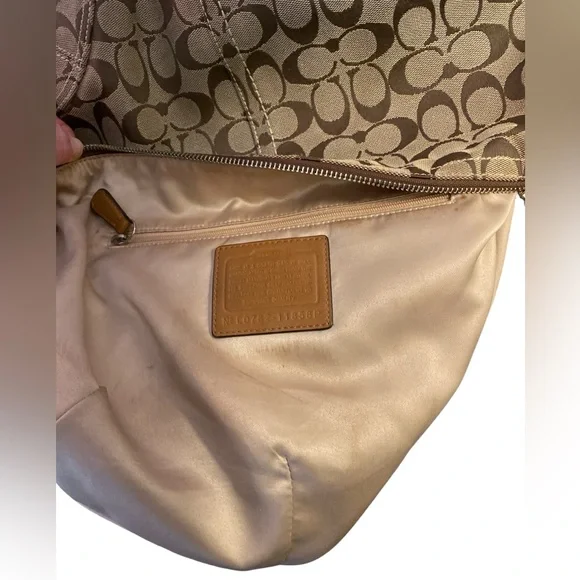 Coach HOBO Bag and Matching Wallet. Y2K and looking great./1 owner. Auth/Coach - Picture 9 of 16